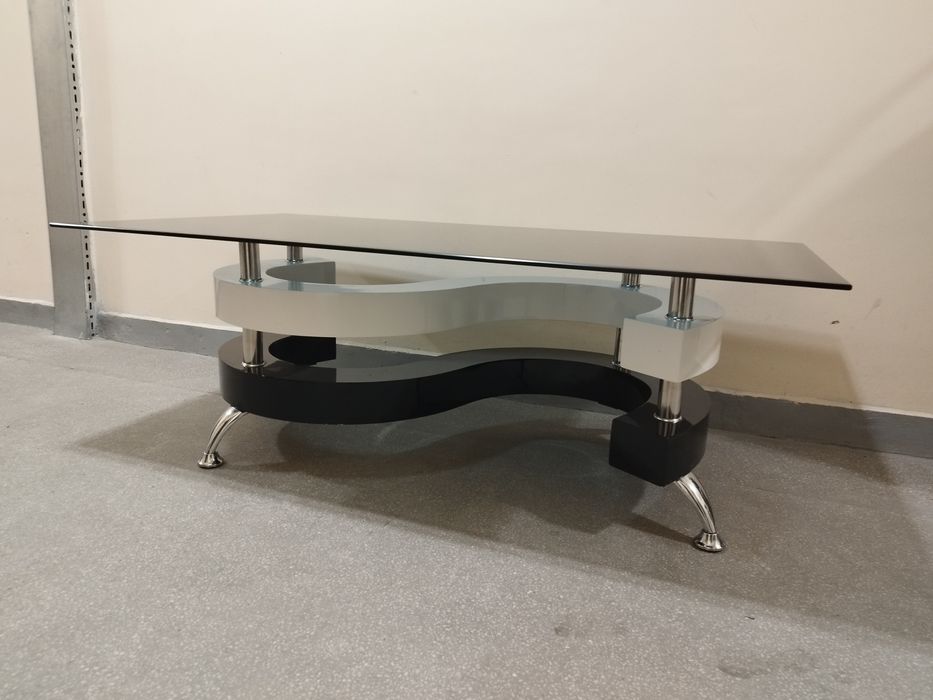 Стъклена холна маса