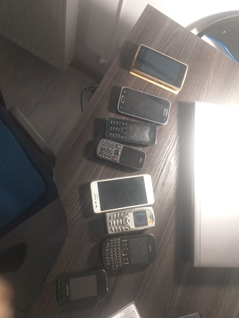 Vand telefoane utilizate