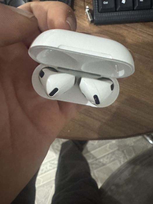 Продам аирподс можно сказать новые коробка гарантия действуящая