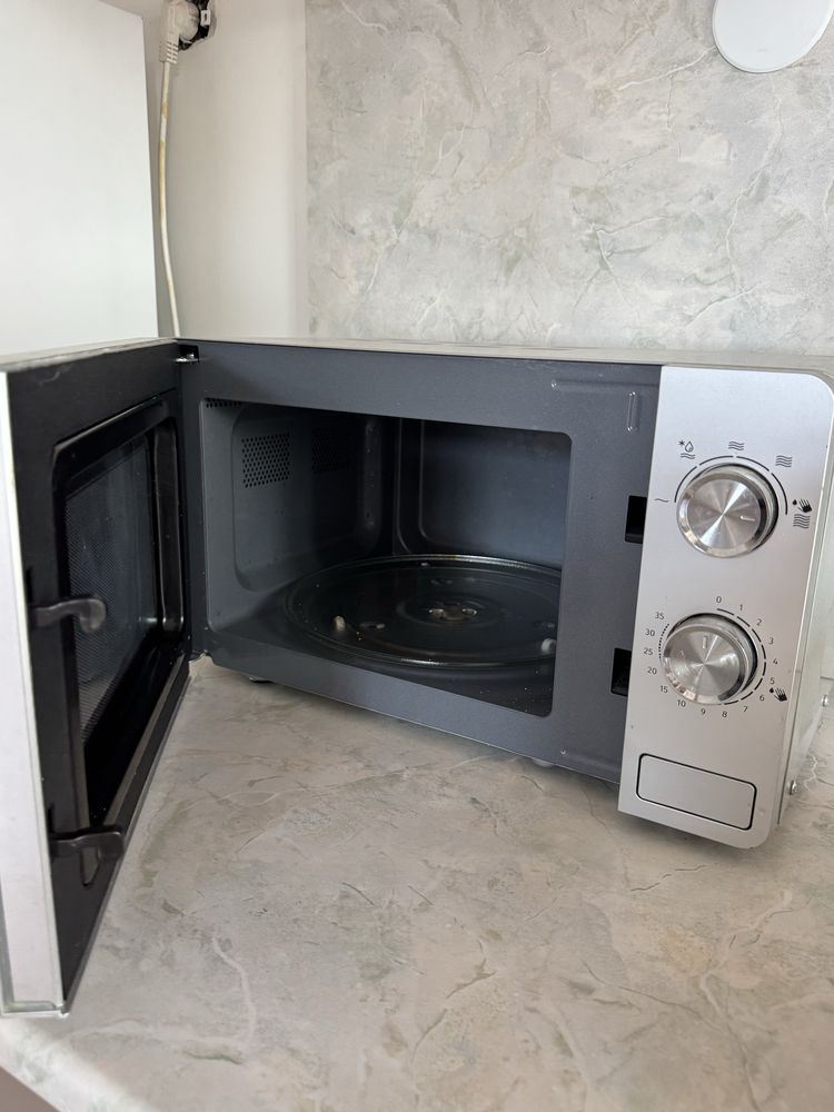 Микровълнова печка Gorenje с грил функция