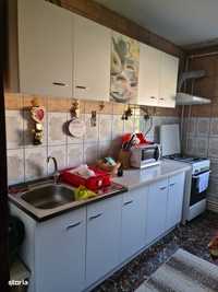 Vand apartament cu 2 camere semidecomandate Zona Ura