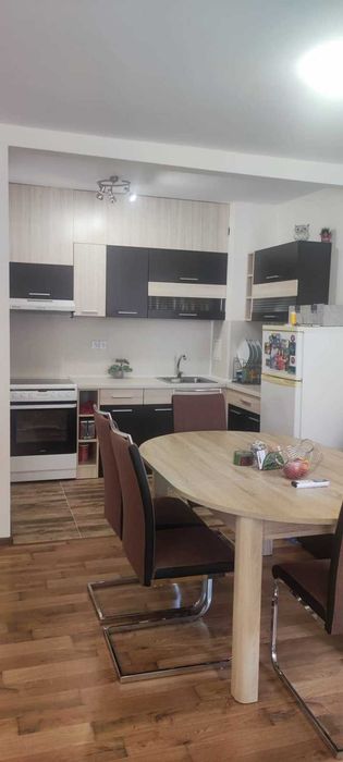 Дава се под наем Тристаен апартамент в Бургас, Меден рудник - зона А - 100 кв.м за 350 € - Снимка #1