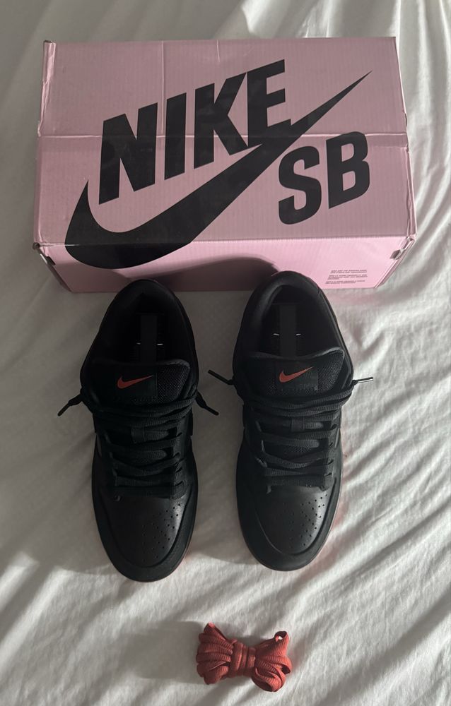 SB Dunk Low TRD QS "Black Pigeon"