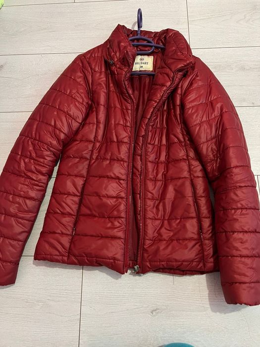 Дамско червено яке