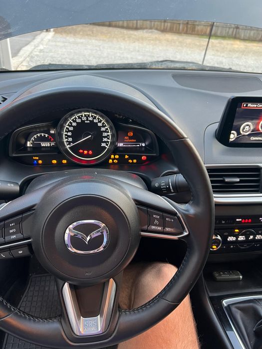 Vând Mazda 3 2017 avariată