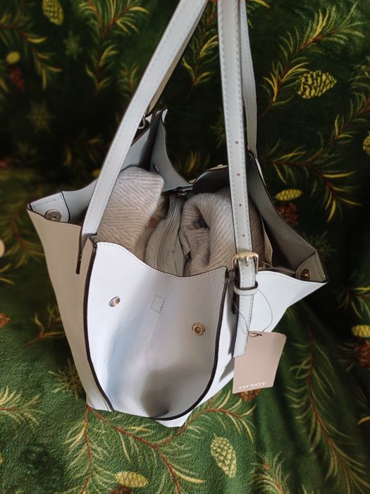 Комплект НОВИ - чанта, шапка,шал и ръкавици