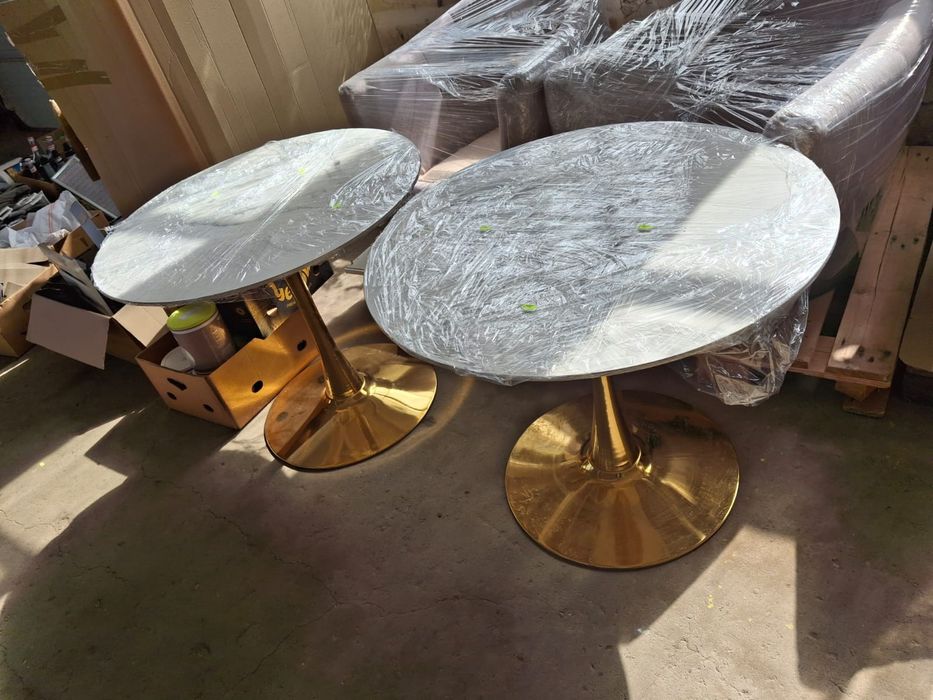 Vând masa living cu picior auriu ,pretabila și  ptr baruri , lounge ur