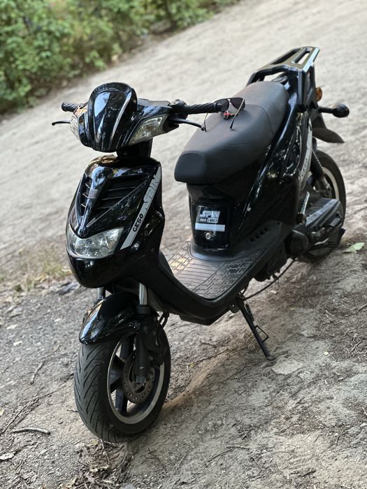 Vand scuter pe benzina