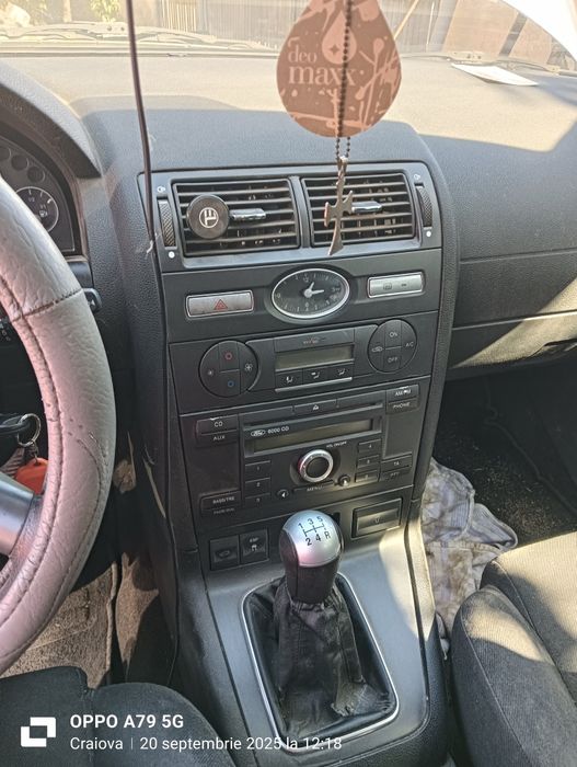 Vând Ford mondeo