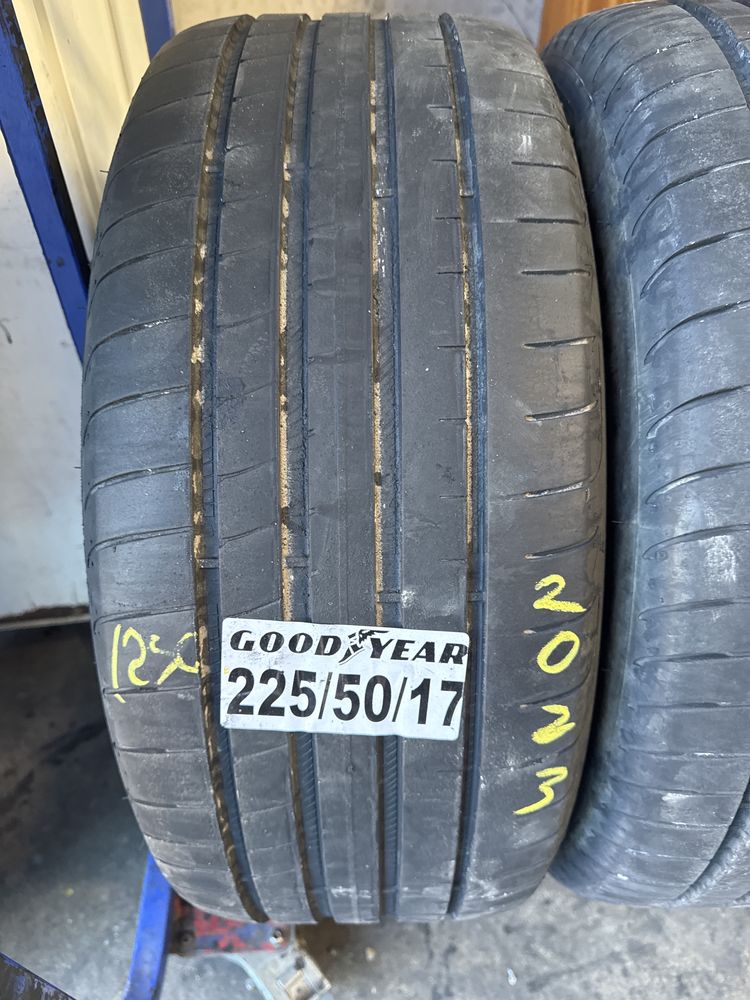 225/50/17 Good Year RSC 2023