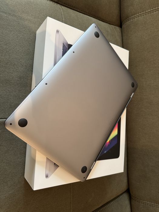 Macbook Pro 13 13” Touchbar 2020 M1 8Gb SSD 512GB ca nou