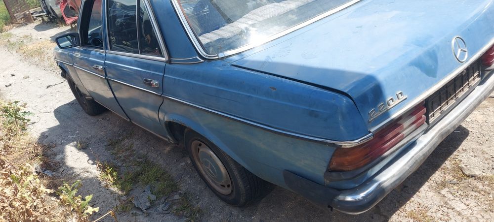 Mercedes w123  220d  1979