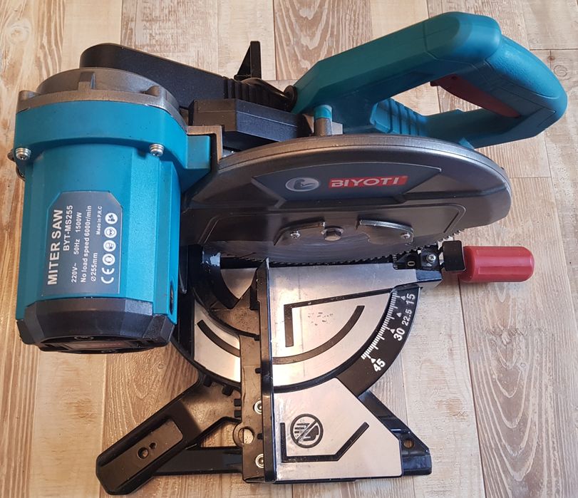 Продаётся торцовочная пила