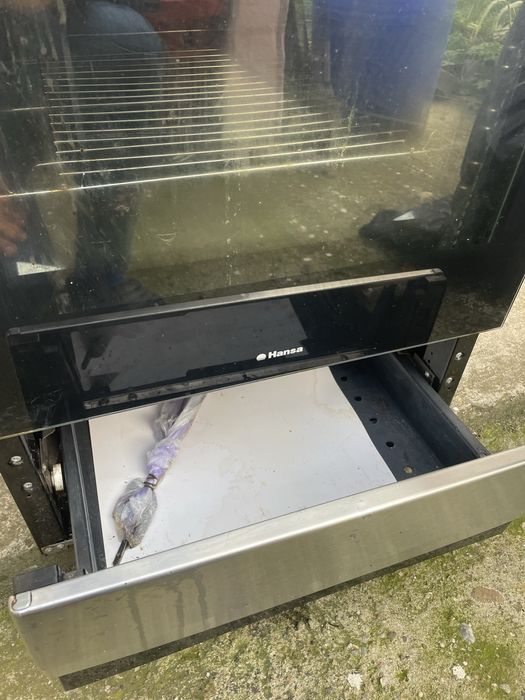 Aragaz pe gaz cu cuptor si functie de gratinate