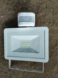 Proiector led de exterior cu senzor de miscare