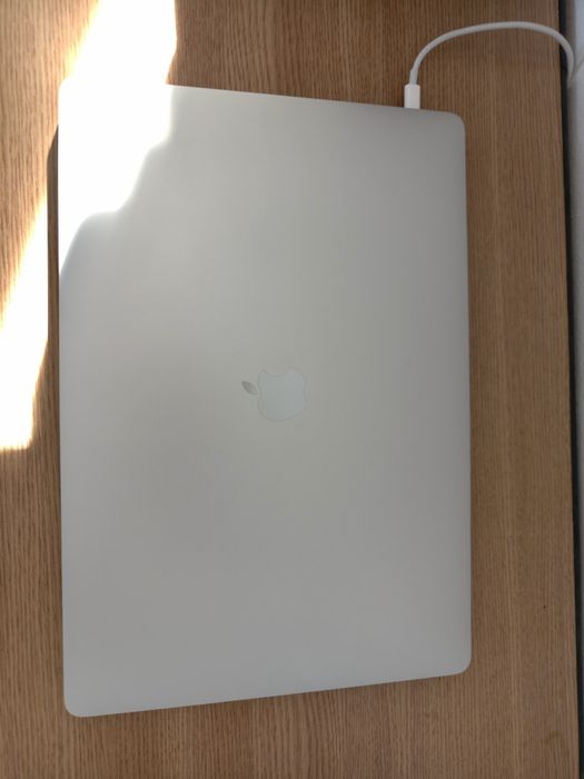 MacBook Pro 16 inch i7 2019