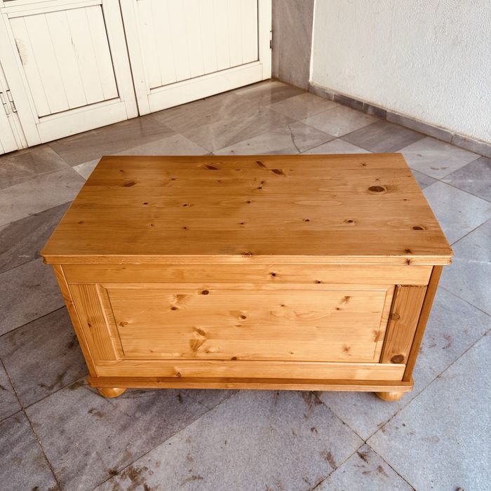 Дървен ретро сандък/ракла от масив