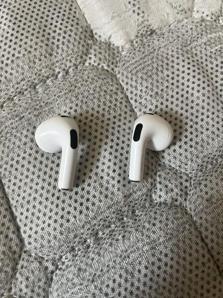 Продаю Airpods 3