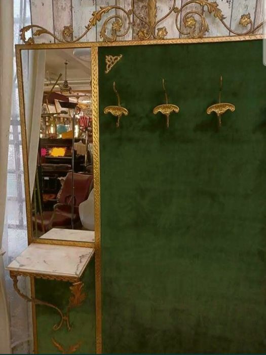 Cuier de perete cu oglinda si etajera