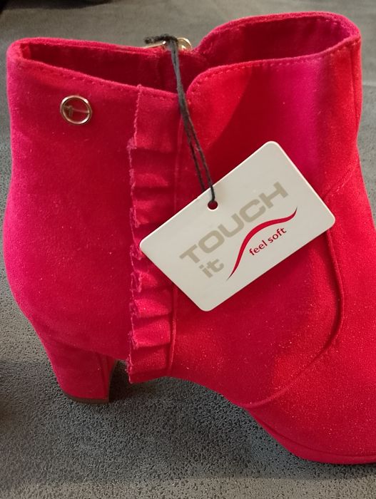 Дамски боти на ток