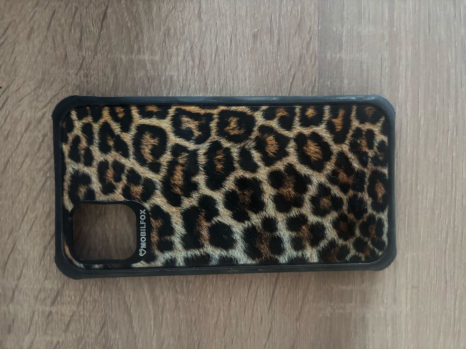 Iphone 11 în stare impecabilă cu 4 huse Velante și Mobile Fox