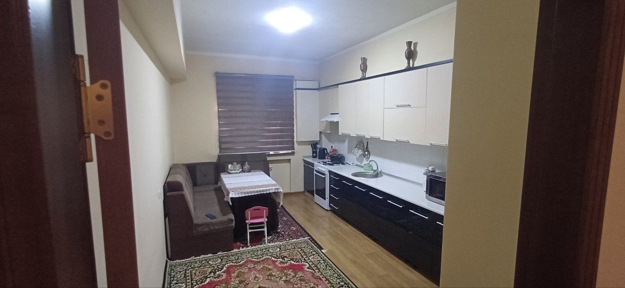 Toshkent shahar  Nurafshon ko'chasi 3 xonali kvartira sotiladi.