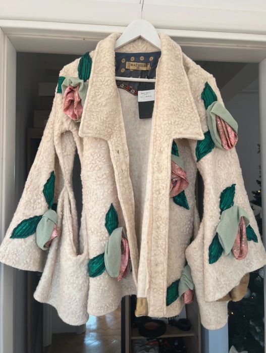 Haina accesorizata din lana 100%