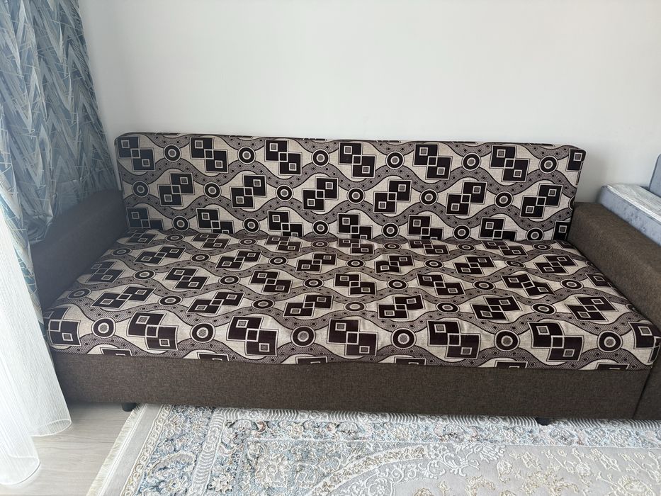 Продаю б/у диван