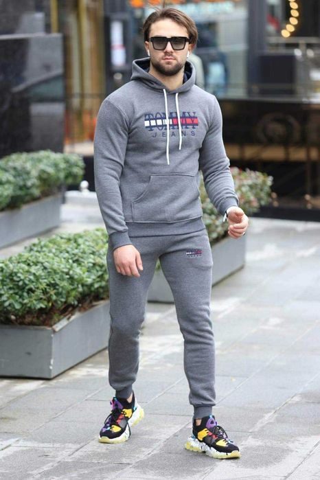 Trening unisex sigla cusuta gros vătuit 220 lei