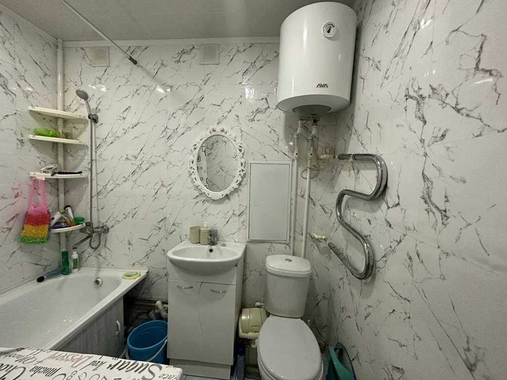 Продам 3 комн в свечке на 6 микрорайоне.