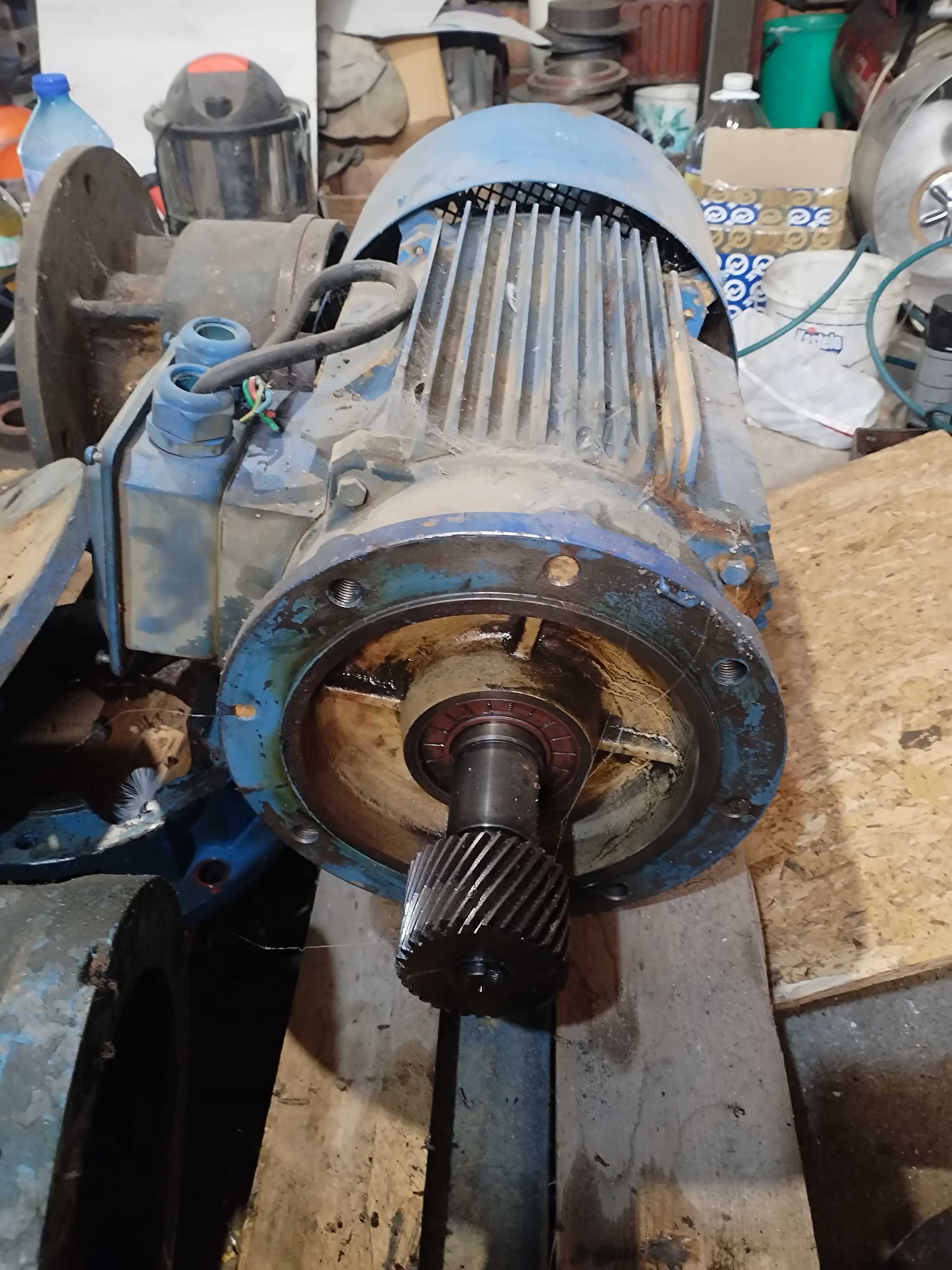 Трифазен ел.двигател 1500об.мин.11kw.