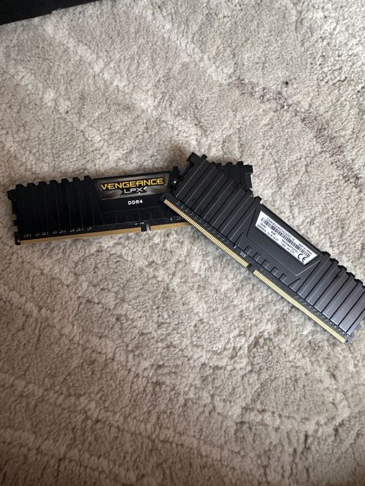Рам памет corsair vengeance DDR4 2400mhz 2x8