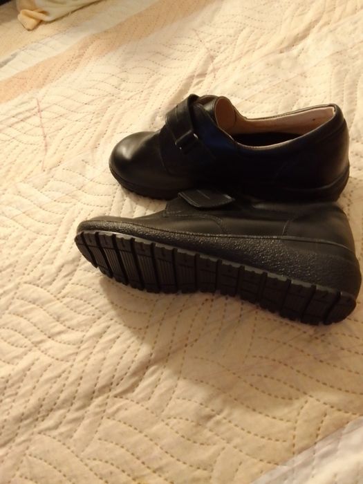 Черни ортопедични обивки