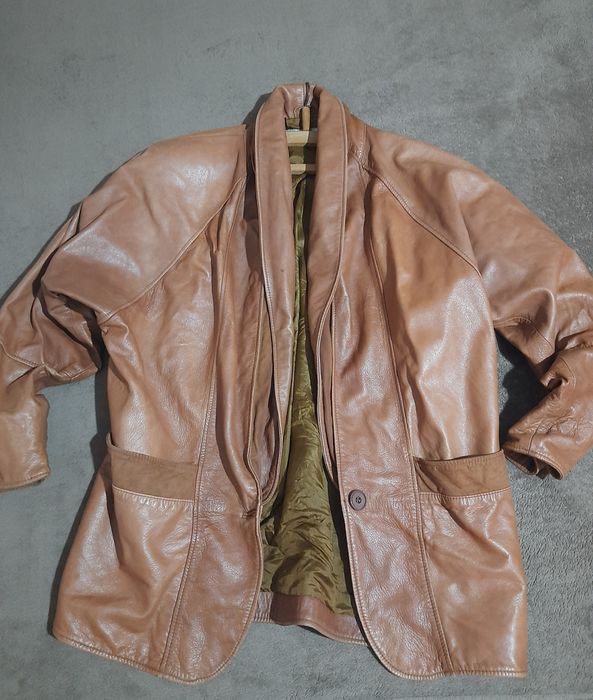 Дамско кожено яке в отлично състояние