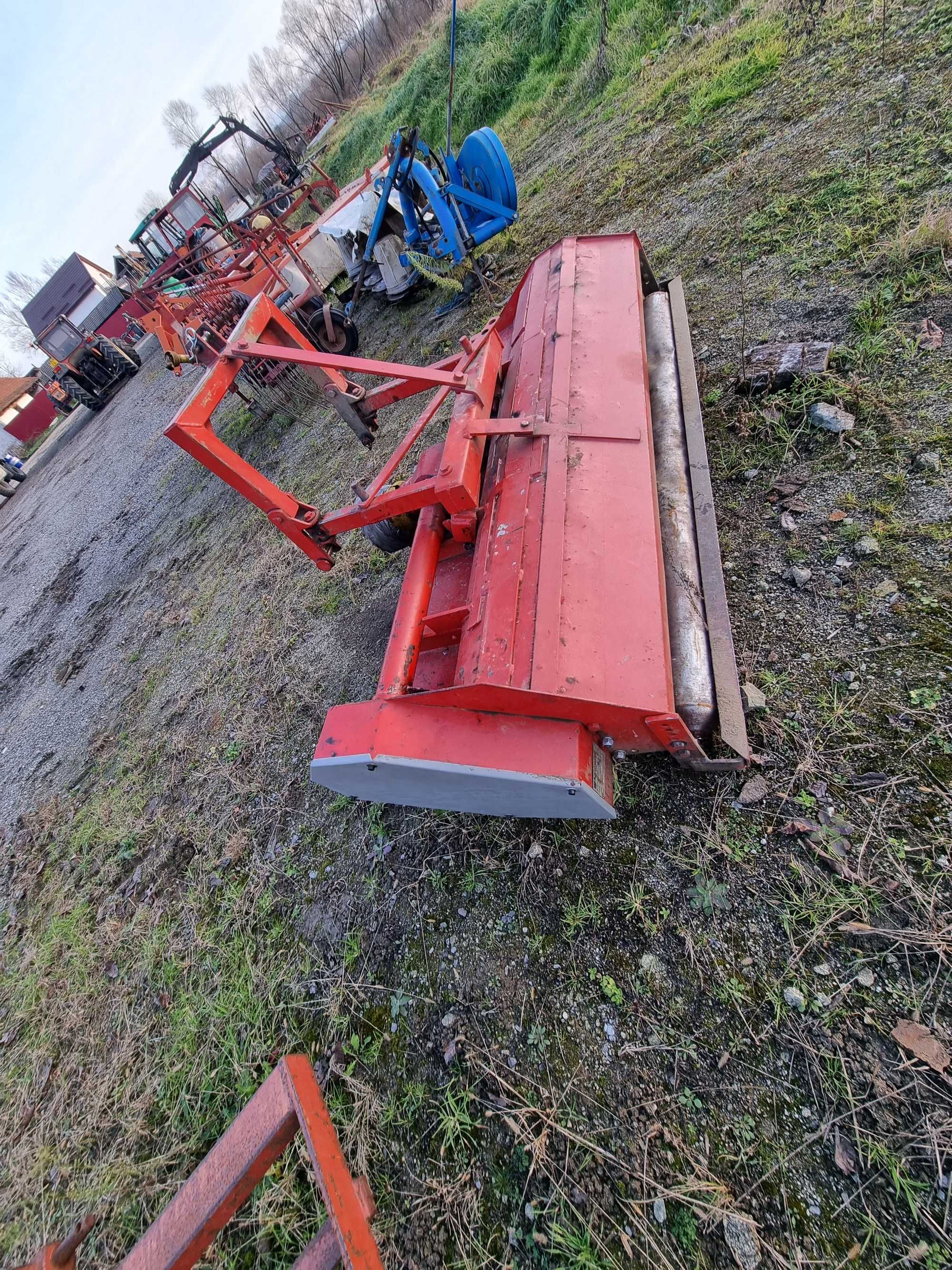 Tocatoare resturi vegetale 1.9 m Agrimaster cu tavalug cutite y bune