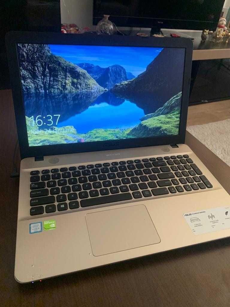 Laptop ASUS 4Gb RAM, Intel Core I3