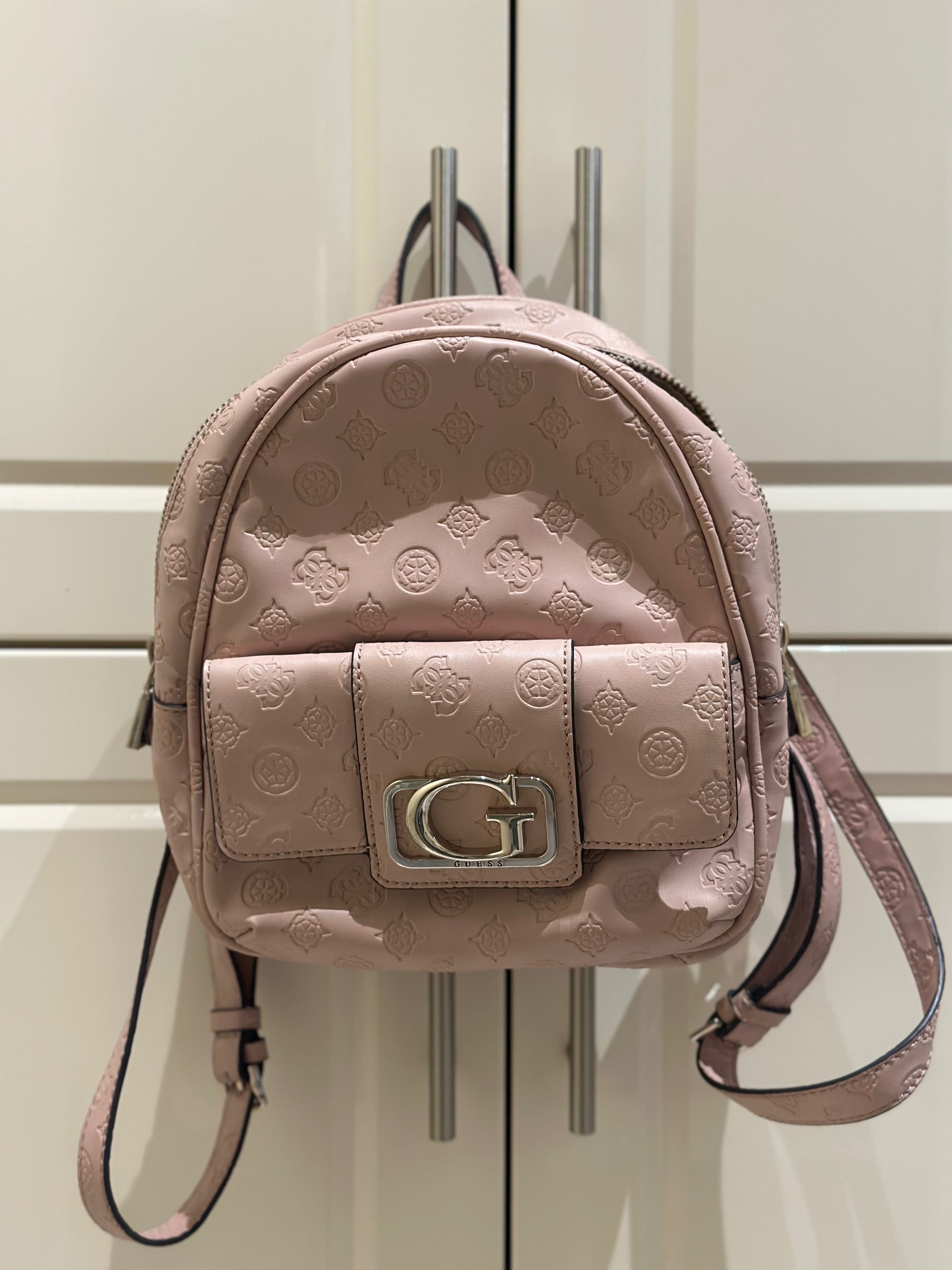 Дамска раница в розово Guess