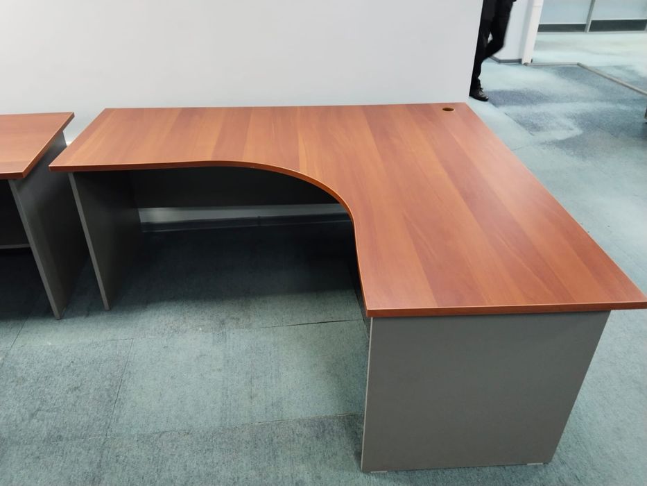 Продам офисный стол