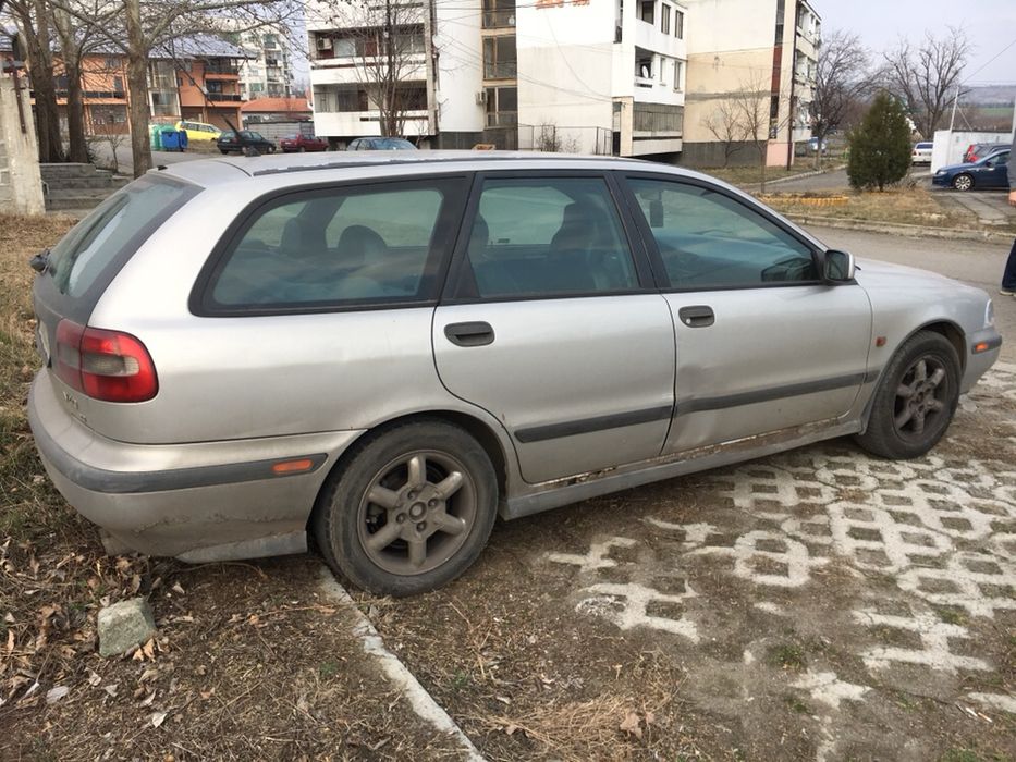 Volvo v40 2.0i Волво в40 на части!!