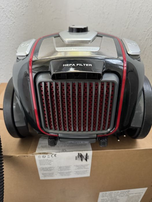 Прахосмукачка с Торба AmazonBasics B07D43B982 700W, с HEPA Филтър!