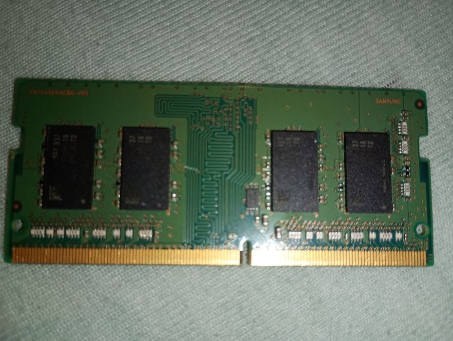 Продавам 4GB DDR4 1600MHz RAM за лаптоп