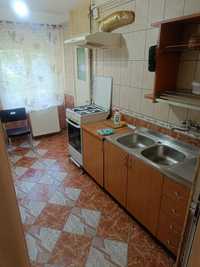 Ofer spre închiriere apartament 2-3 cam