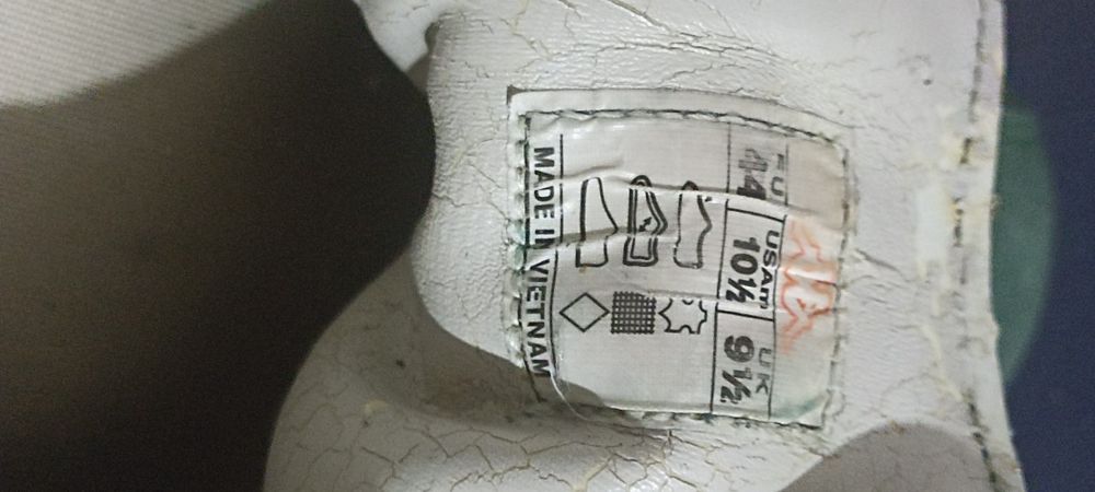 Карра обувки номер 42 (по етикет 44)