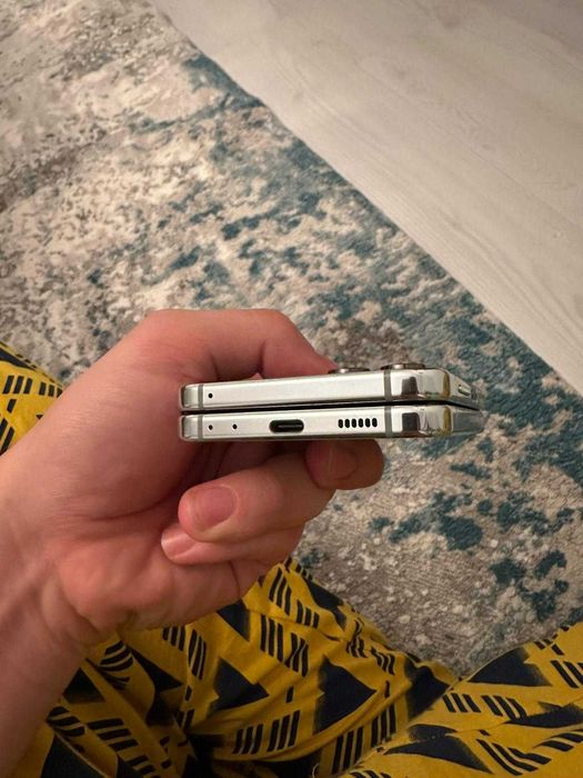 Samsung Galaxy Flip 5 de 512 GB în stare impecabilă, Menta, Sticla Org