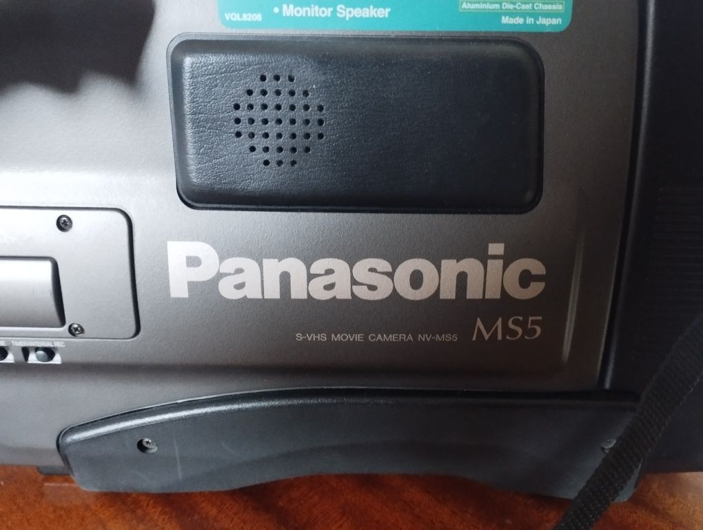 Продавам винтидж камера Panasonic nv-ms5