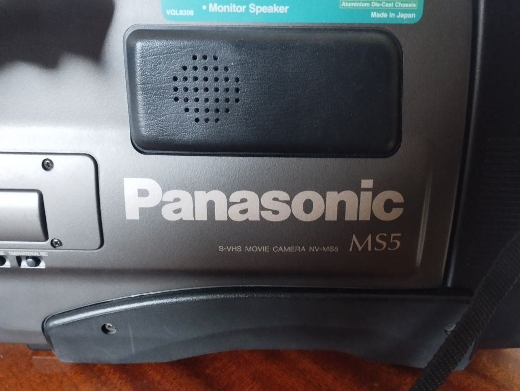 Продавам камера Panasonic nv-ms5