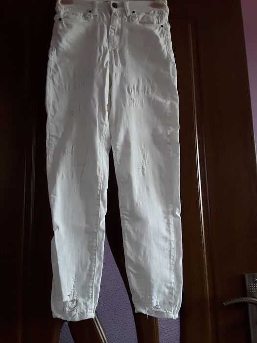 Vând Blugi Damă cu Tăieturi Mărimea 27