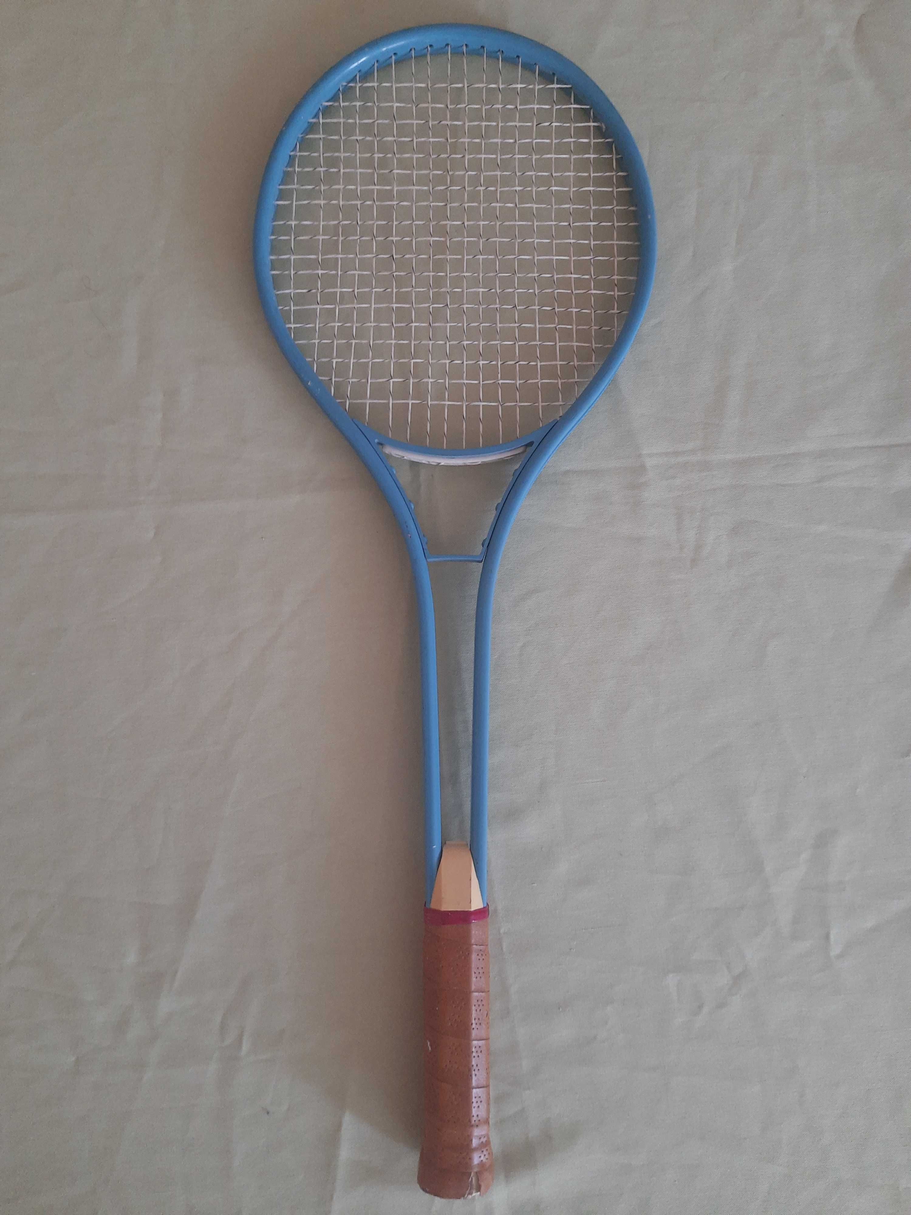 Тенис ракета синя