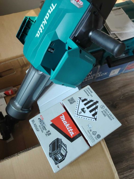 Професионален акумулаторен къртач Makita