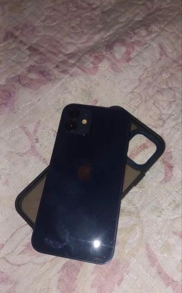Продаю Iphone 12